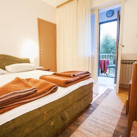 Mali Milocer Bay Accommodation Sveti Stefan Oda fotoğraf