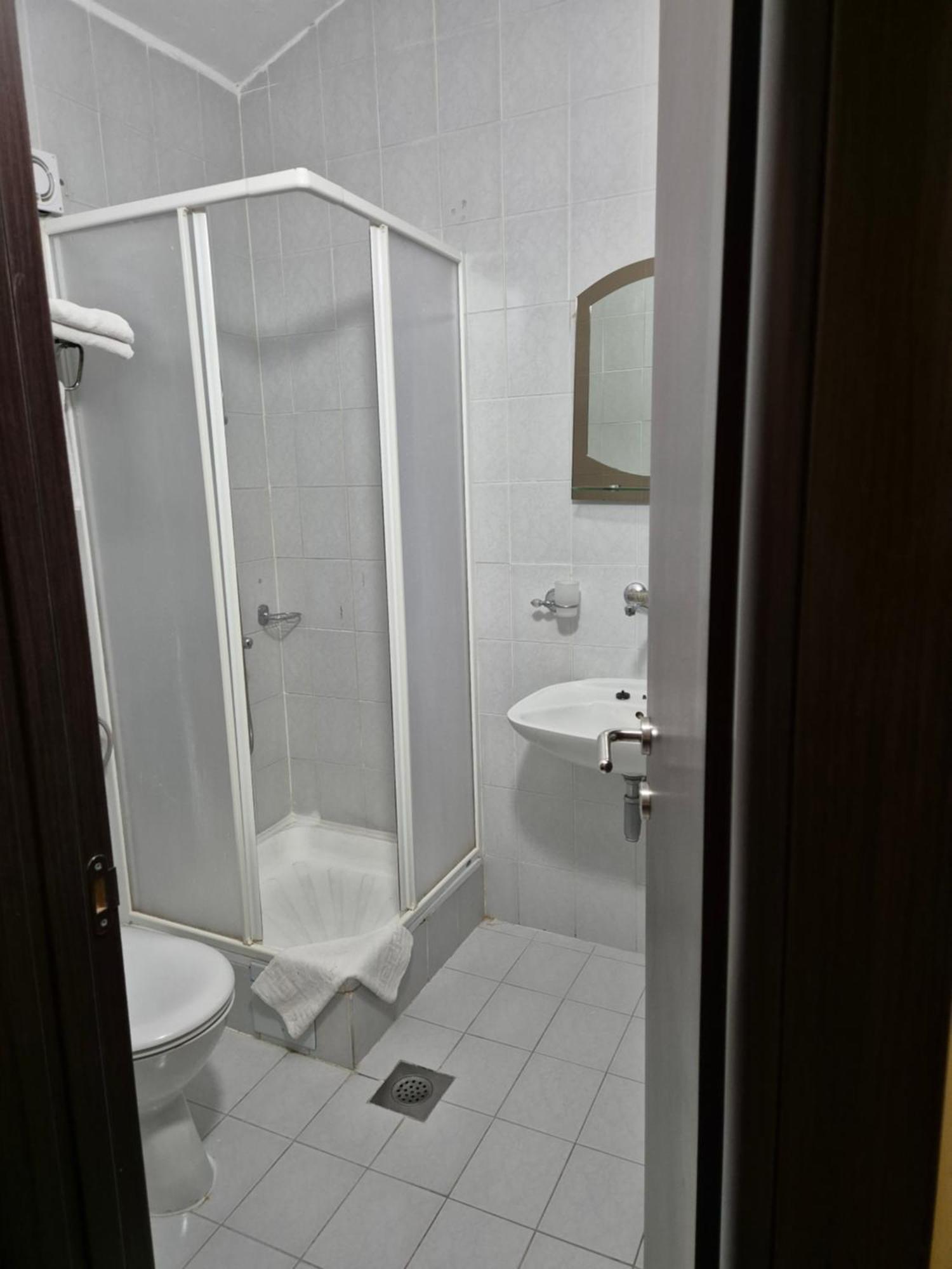 Mali Milocer Bay Accommodation Sveti Stefan Oda fotoğraf
