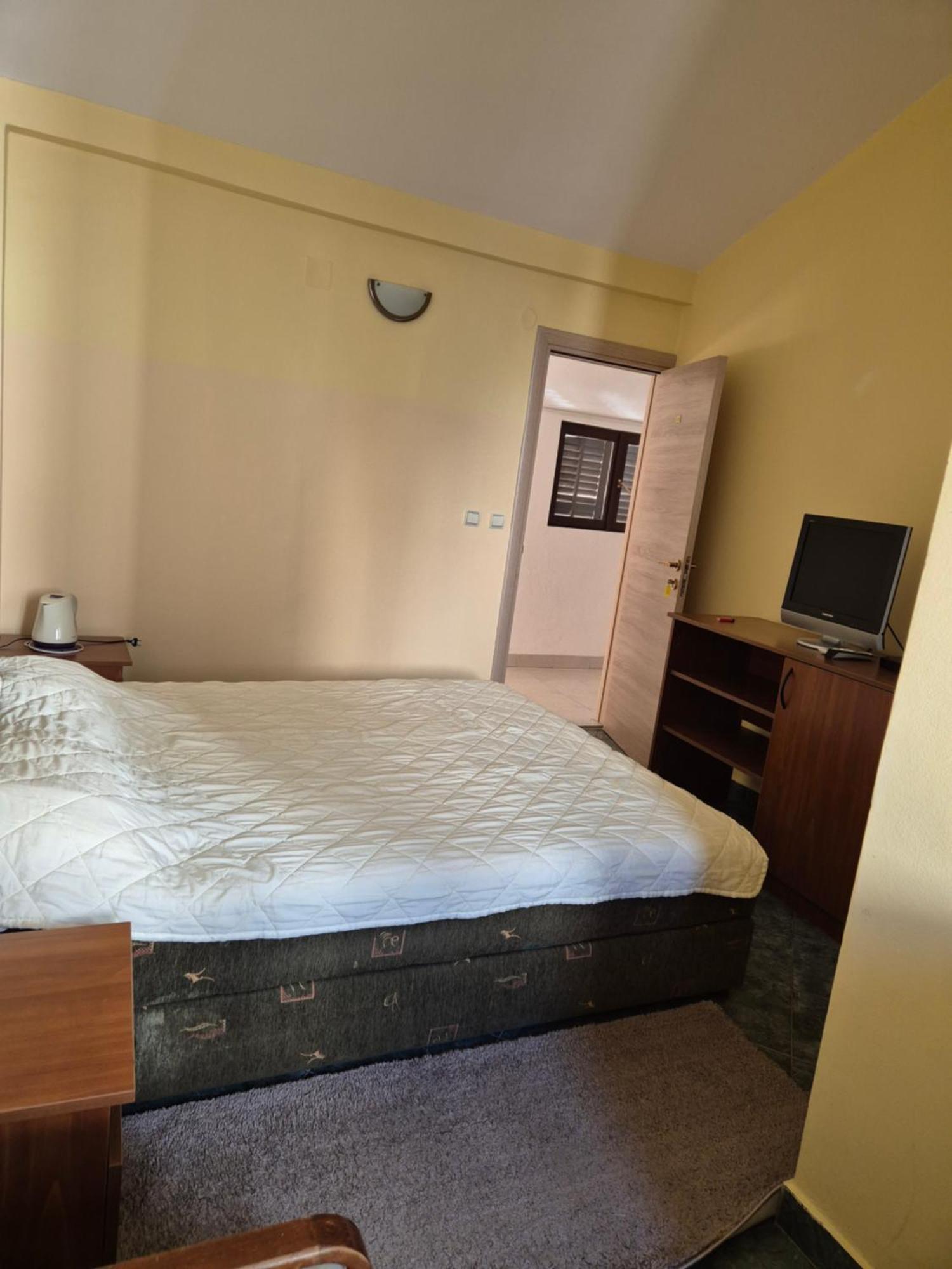 Mali Milocer Bay Accommodation Sveti Stefan Oda fotoğraf